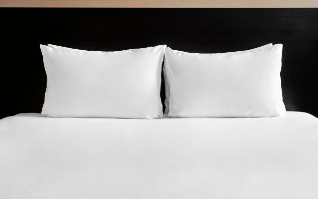 Holiday Inn NEWPORT by IHG