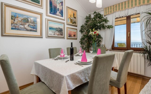 Amazing Home in Icici With Wifi and 2 Bedrooms