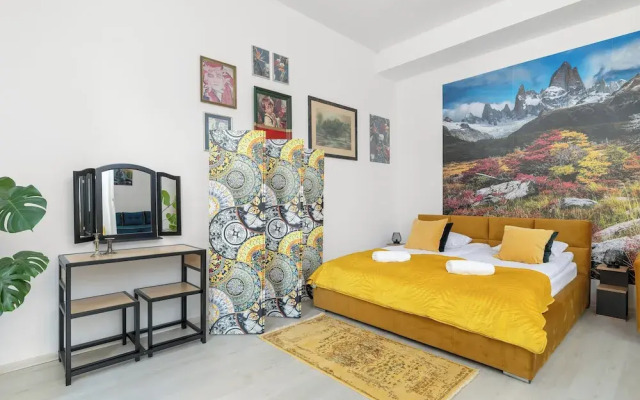 Yellow Apartment in Bytom by Renters
