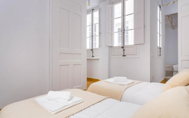 Pop Art , Sunny Apartment near Santa Cruz