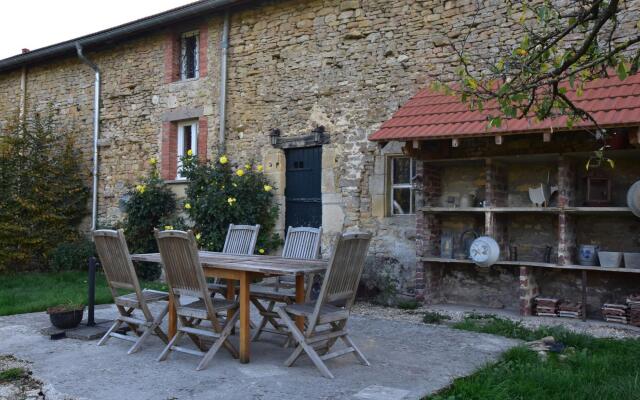 Romantic Holiday Home in Barricourt with Barbecue