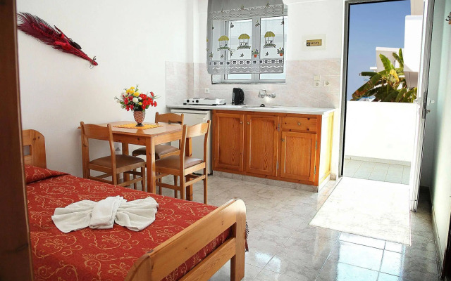 Yannis Yard Studios and Apartments