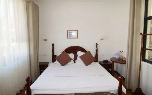 Ancient City Yishan Mingyue Inn