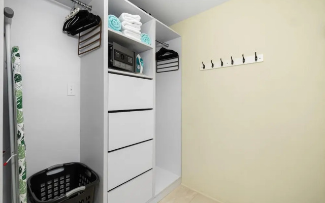 3BR 2BA Near Eagle Beach w Private Pool