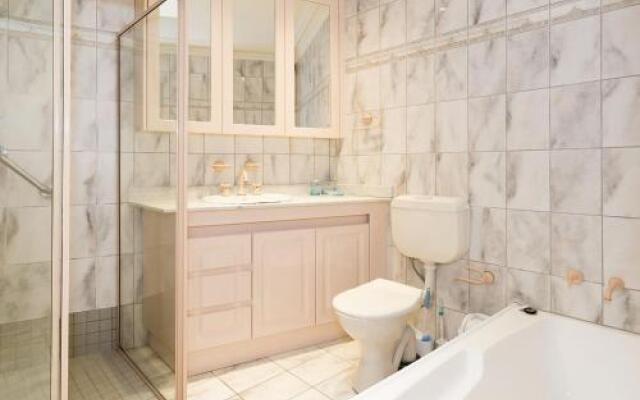 Lakeshore Apartments - Unit 5