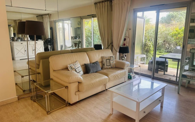 Light Modern Studio With Garden Pool- 2294