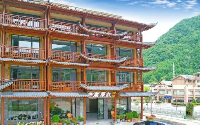 Shennongjia Plateau Red Homestay (Dajiuhu Pingqian Ancient Town Branch)