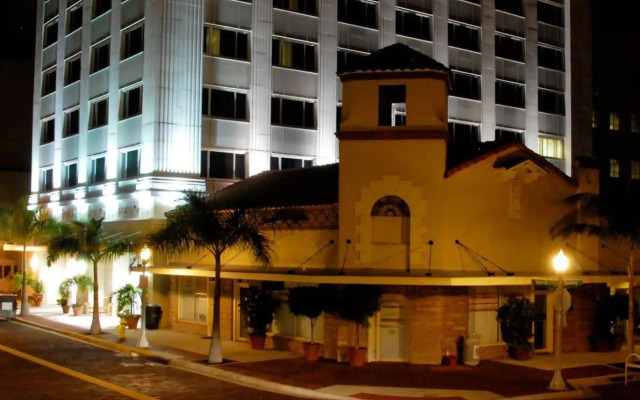 The Banyan Hotel Fort Myers, Tapestry Collection by Hilton