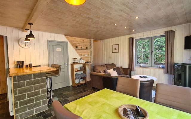 Chalet With hot tub in Durbuy