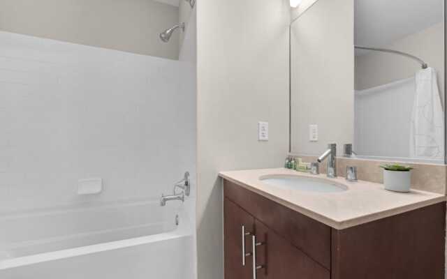 Bluebird Suites near PATH