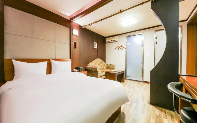 J Hotel Suwon