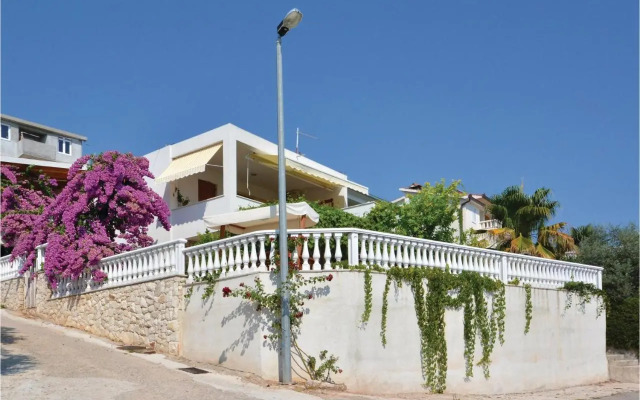 Two-Bedroom Apartment Okrug Gornji with Sea view 08