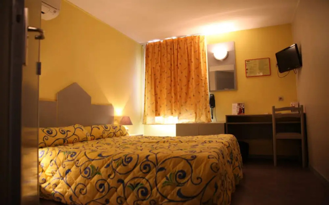 Crau Hotel
