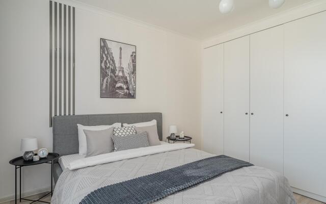 Лайт Апартаменты на улице Академика Парина 37А