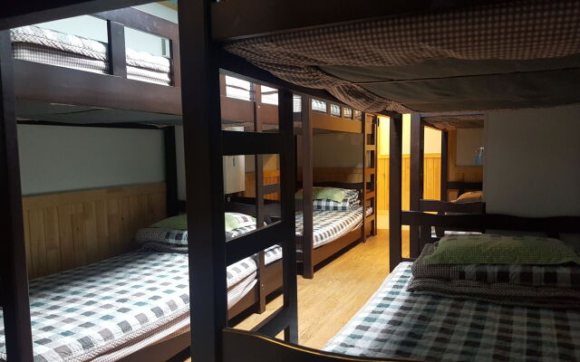 Dongbaekseom Guest House