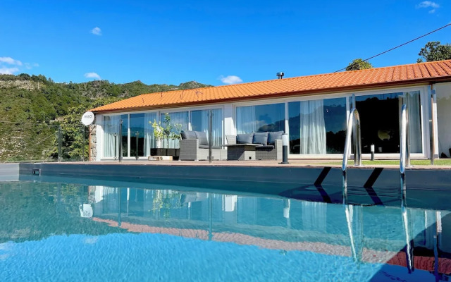 Casas Capela by O'Porto Seven