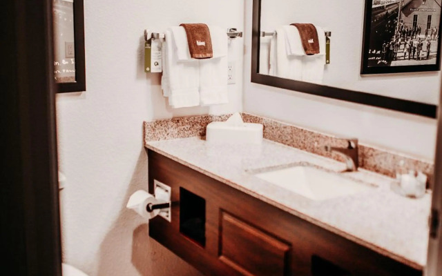 Cobblestone Hotel & Suites - International Falls