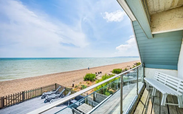 Beachfront House With 2 Kayaks Sleeps 8