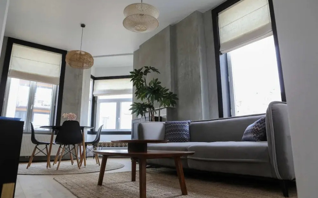 Kamiel -belle Epoque Apartment With Modern Comfort