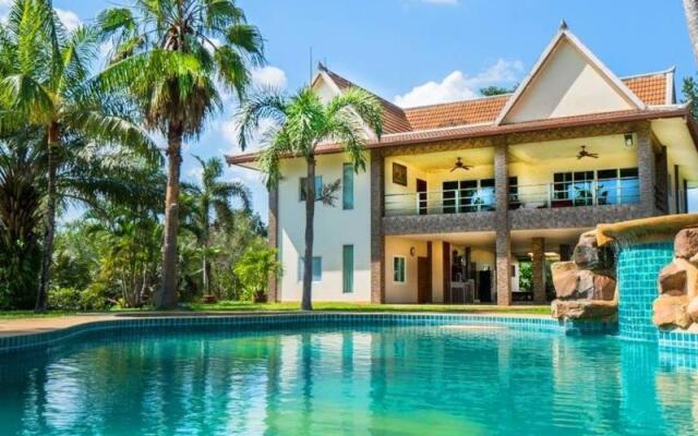 Capital O 916 Chill Chill D Pool Villa