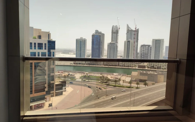 Whitesage - Sleek Studio With Canal View Near Metro