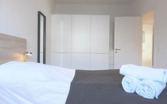 Great 2-bed w Balcony