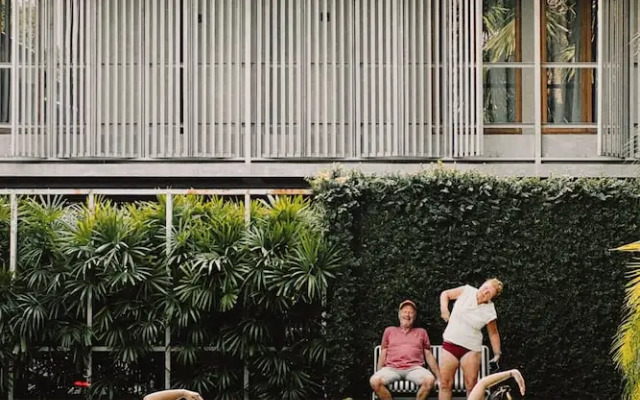 SUNKISS pool.bed.cafe