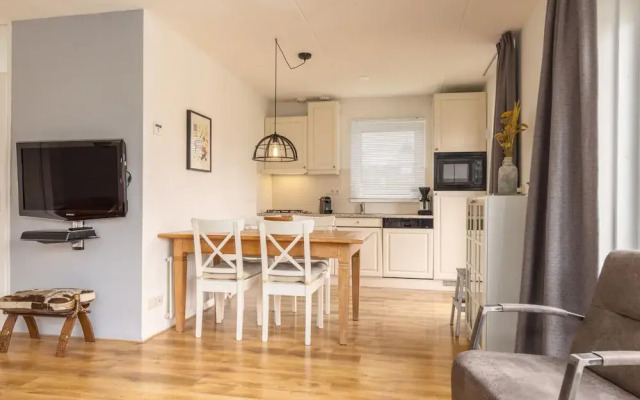 Canal-side Bungalow Stay