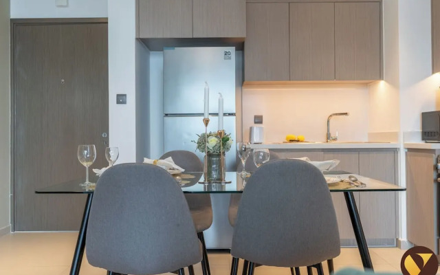 Luxury 2BR in ACT 1 Near Dubai Mall