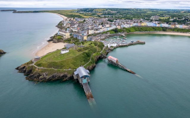 Tenby Studio Apartment - Stroll to Beach and Town