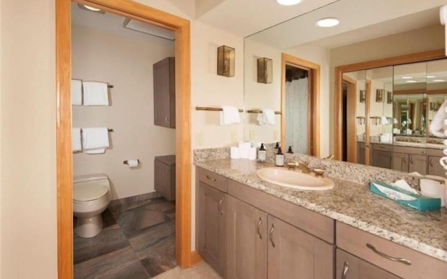 Ski In 2 Bedroom at Chateaux Dumont Keystone