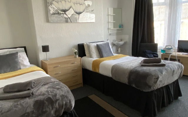 OYO Tudor Lodge - Redcar Beach