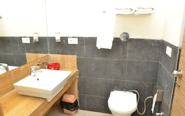 OYO 1075 Hotel City Home