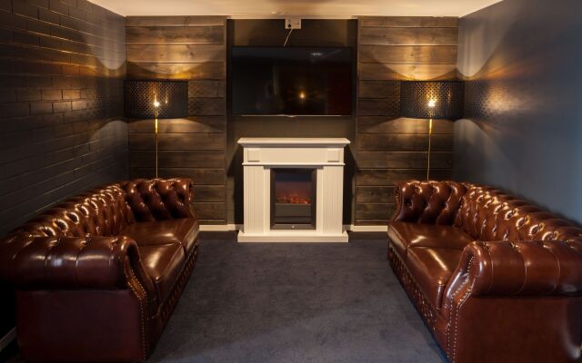 Golden Circle Suites