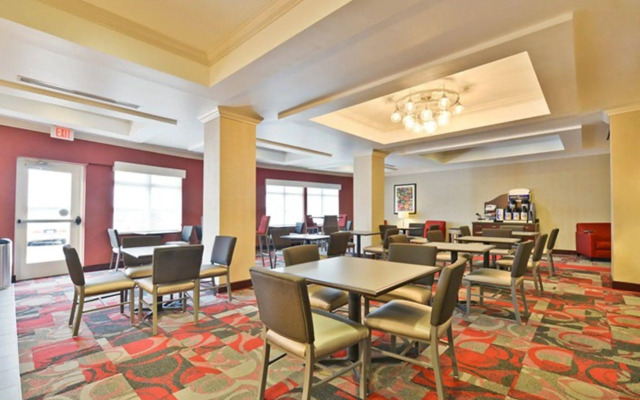 Holiday Inn Express & Suites Utica by IHG