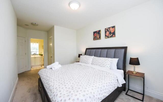 Amazing 2BR & 2BTH - Near Square One Mall