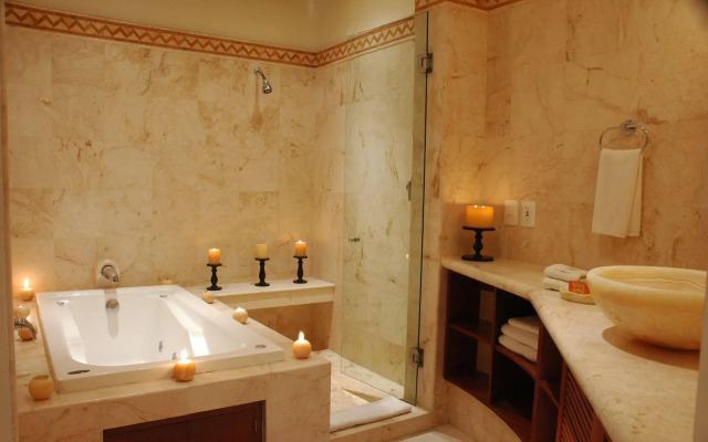 Porto Playa Condo Hotel & Beachclub