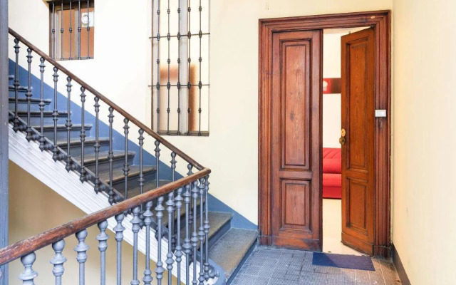 Dante Subway Apartment