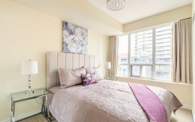 Simply Comfort, Stylish Downtown Apartment