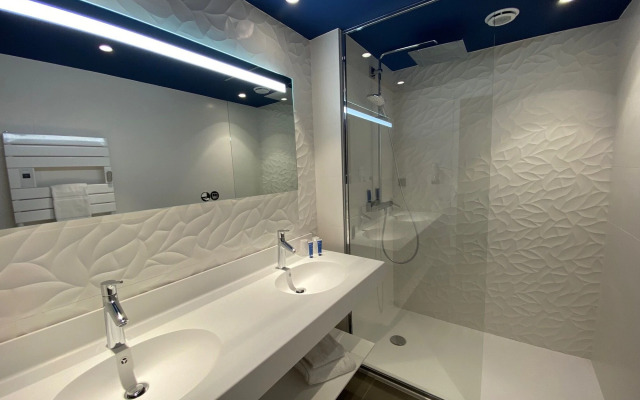 Brit Hotel Piscine & Spa - Fougères