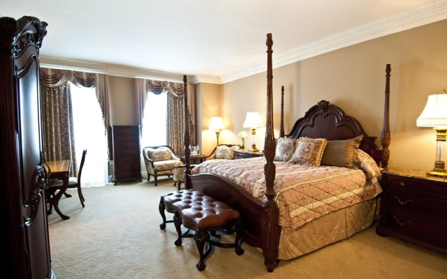 Market Pavilion Hotel