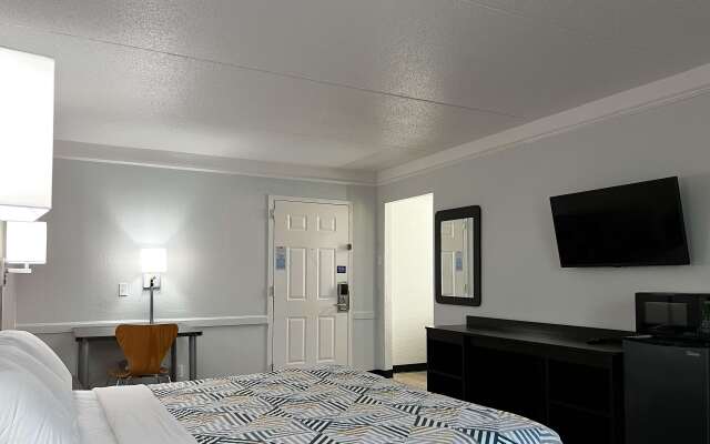 Motel 6 Hazelwood, MO
