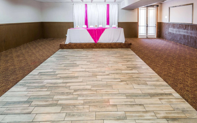 Columbus Grand Hotel & Banquet Center