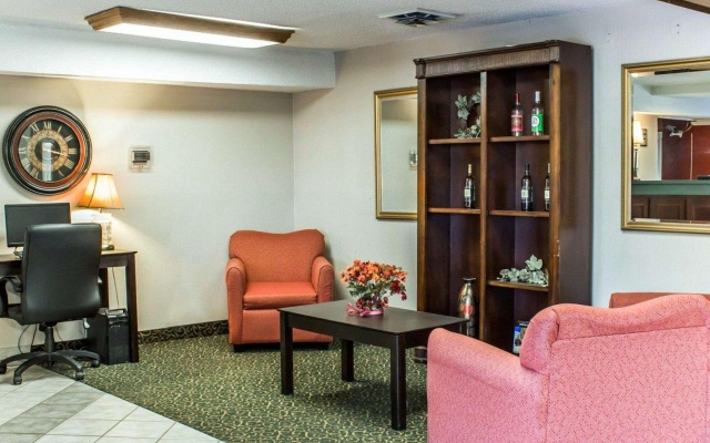 Econo Lodge Burlington I-40 - Image 2