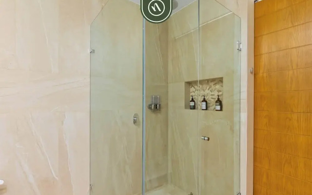 New Stylish 1 BR Condo - Ocean Views - Flex Room