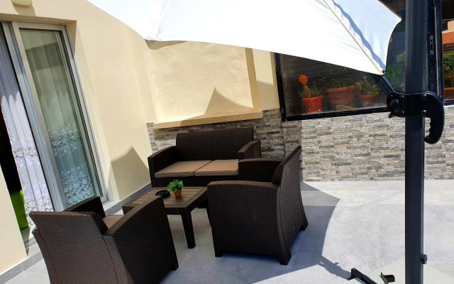 2 Bedroom Cozy Apartment near Tourist Area, 200m from sea