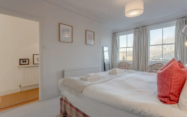 2 Bedroom Apartment Near Ladbroke Grove
