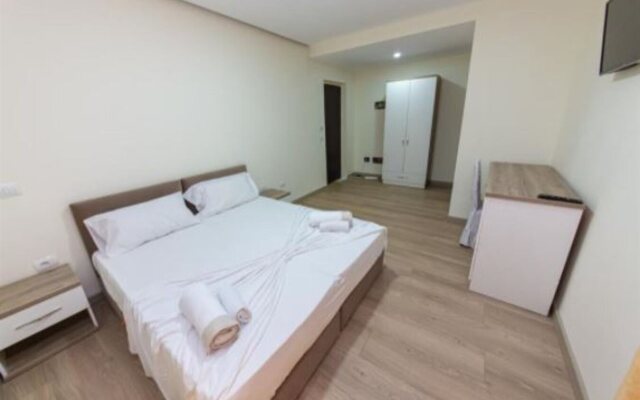 Esal Hotel
