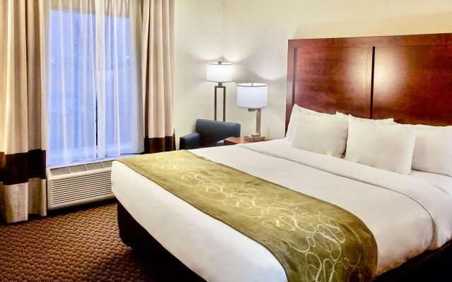 Comfort Inn & Suites Logan Near University