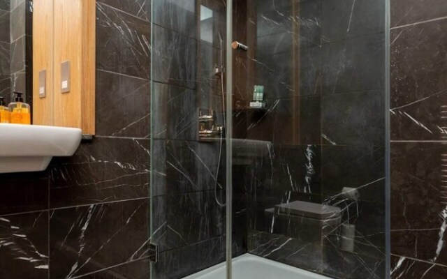 Luxurious 2 Bedroon Flat in the Heart of London